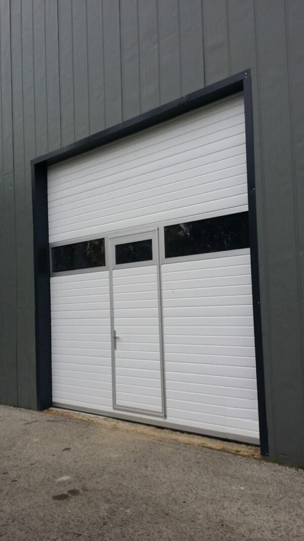 Usa de garaj KINGSPAN LxH 3200x2800 alba linii lant NOUA