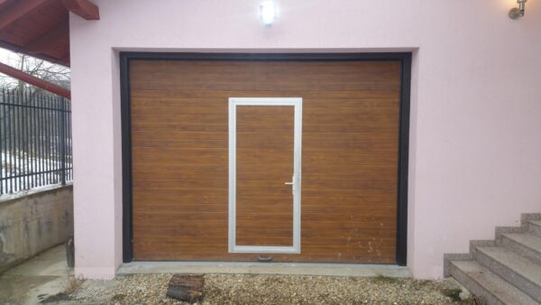 1550 euro - USA SECTIONALA KINGSPAN LxH 3000x2500/ LxH 3000x2440 Stejar Auriu panou linii cu usa pietonala